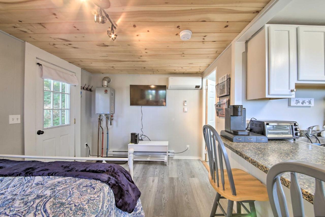 Lush Edgecomb Studio Cottage With Fire Table! 외부 사진
