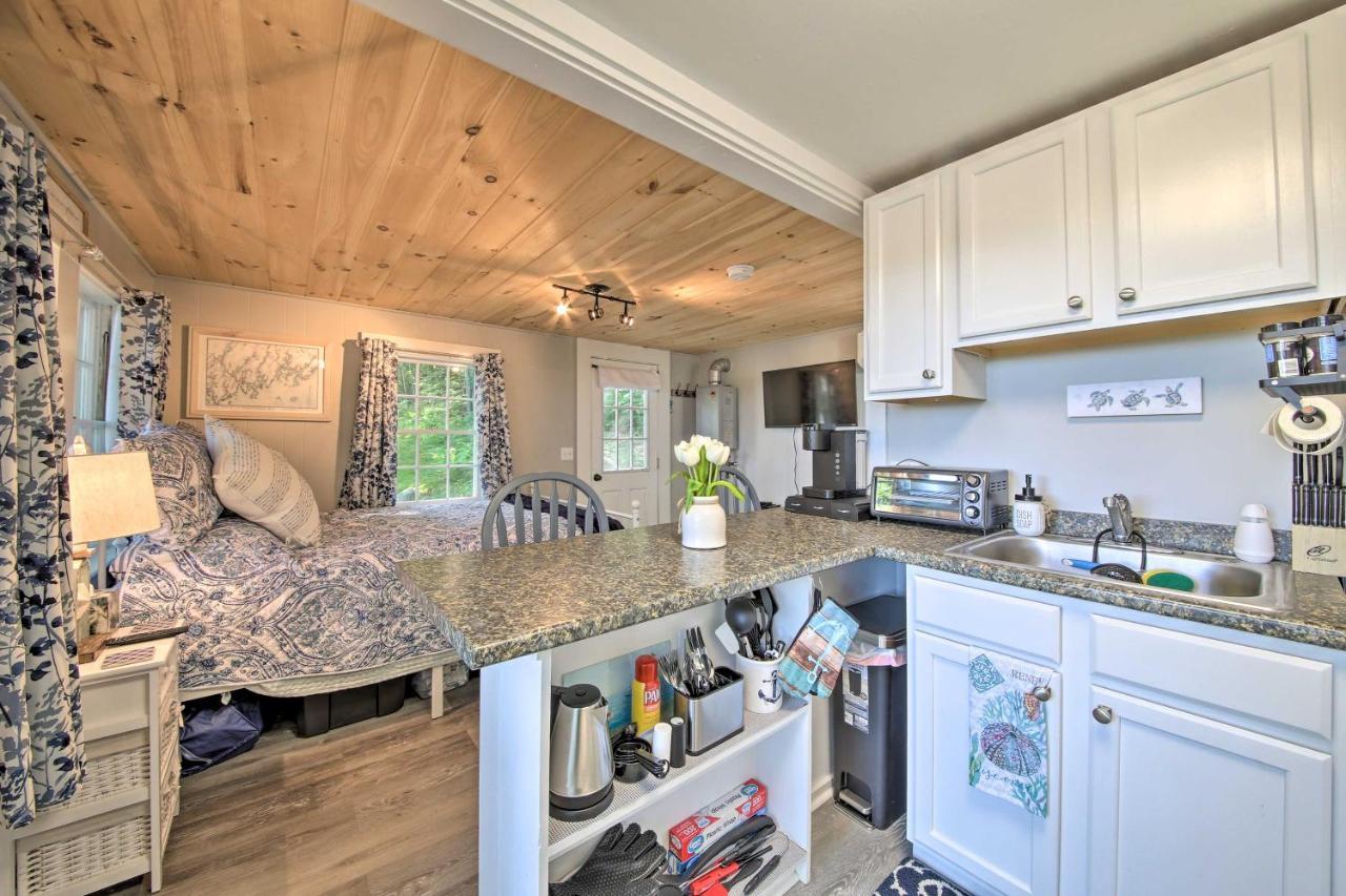 Lush Edgecomb Studio Cottage With Fire Table! 외부 사진